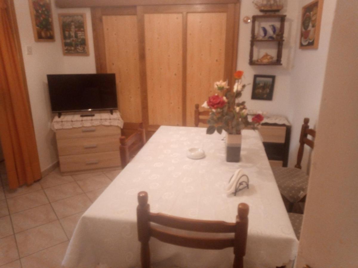 Nikica Apartamento Baška Voda Quarto foto